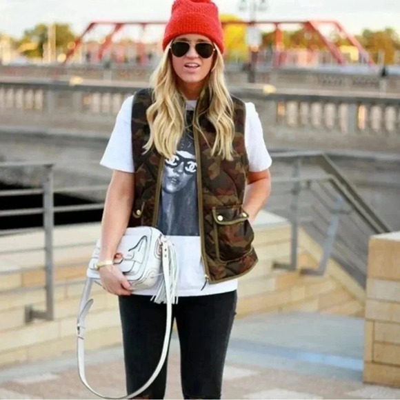 J. Crew Excursion Quilted Down Camo Vest Sz M - Picture 8 of 8